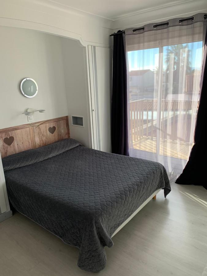 Hotel Le Canetois Екстер'єр фото