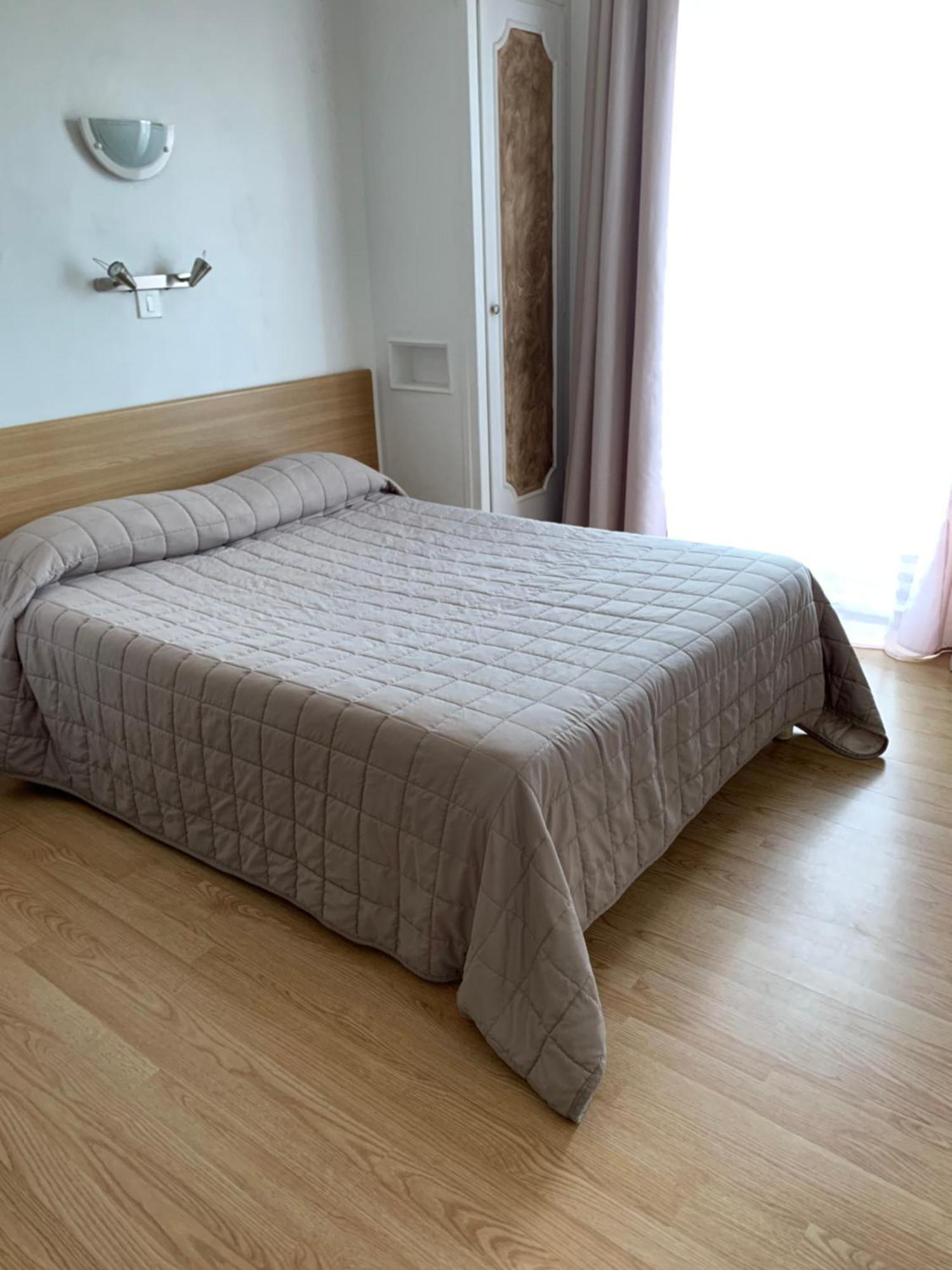 Hotel Le Canetois Екстер'єр фото